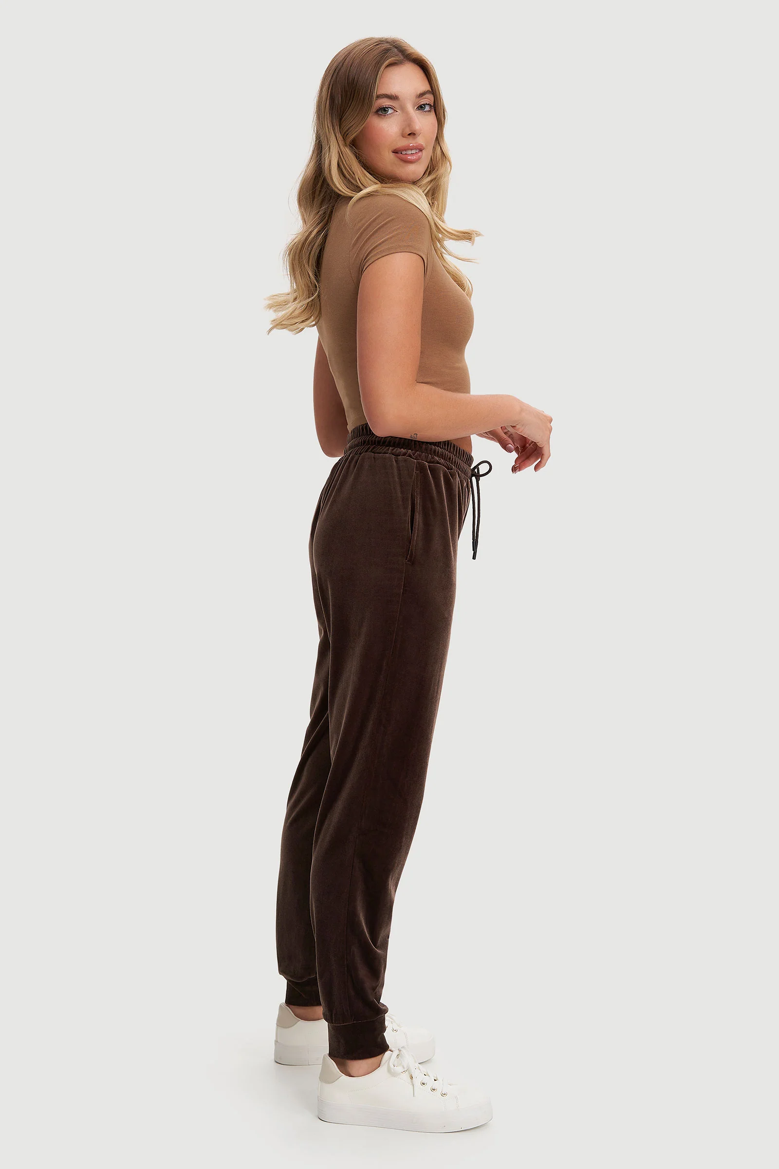 Gina Pant - Image 12