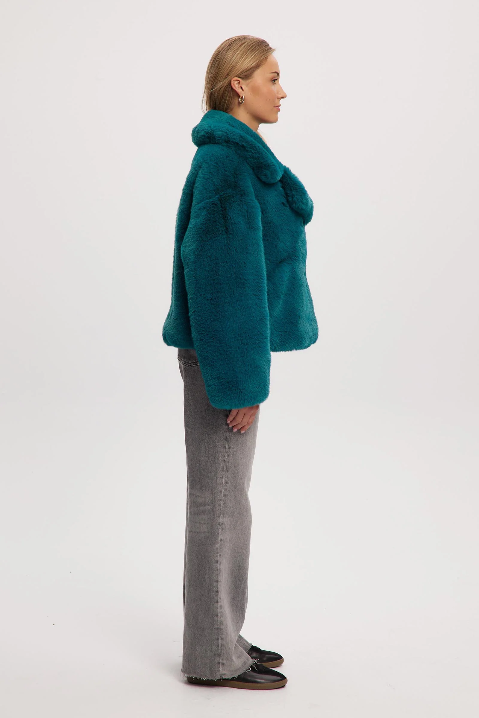 Loretta - Image 18